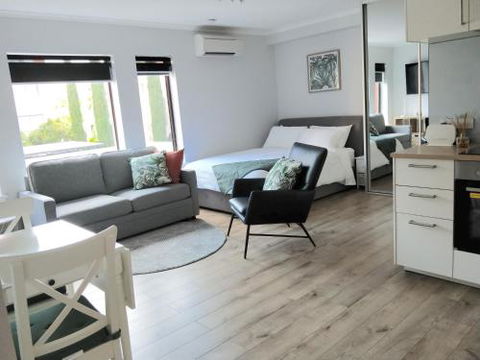 South Terrace Nesuto + Smart TV + WiFi - New South Wales Tourism  1