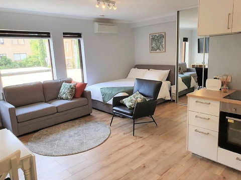 South Terrace Nesuto + Smart TV + WiFi - New South Wales Tourism  5