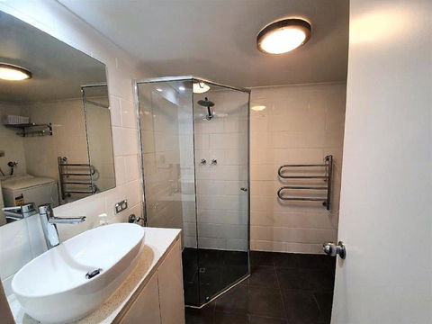 South Terrace Nesuto + Smart TV + WiFi - New South Wales Tourism  6