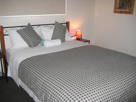 Riverdell Park Accommodation Bed & Breakfast - New South Wales Tourism  0