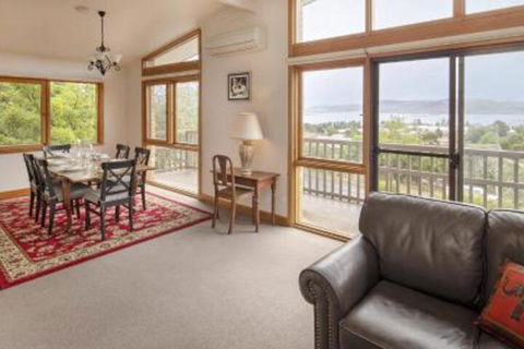 Alpine House Views Over Lake Jindabyne & The Snowy Mountains - New South Wales Tourism  6