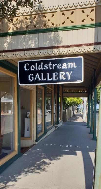 Village Stays Coldstream Gallery Bungalow - New South Wales Tourism  4