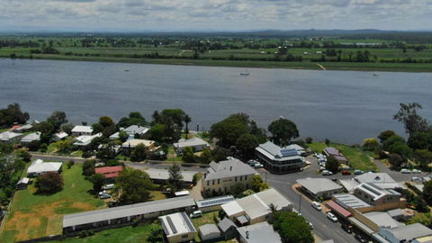 Village Stays Coldstream Gallery Bungalow - New South Wales Tourism  2