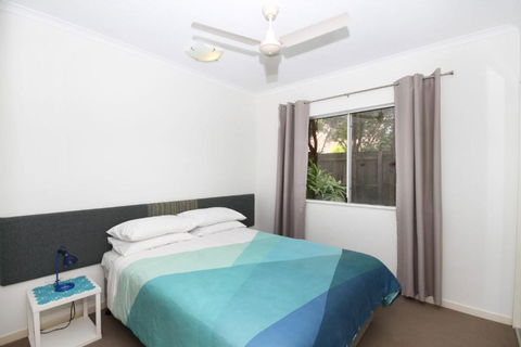 Unit 2 Sea Breeze Villas Coolum Beach - New South Wales Tourism  3