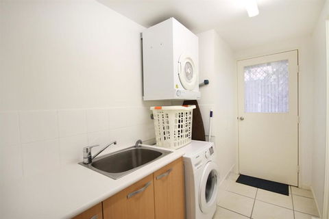 Unit 2 Sea Breeze Villas Coolum Beach - New South Wales Tourism  2
