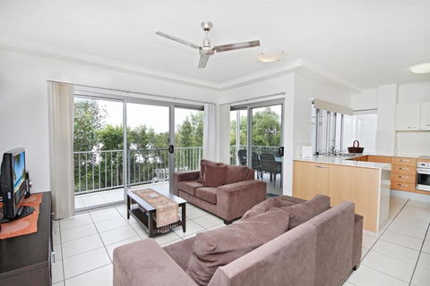 Unit 2 Sea Breeze Villas Coolum Beach - New South Wales Tourism  6