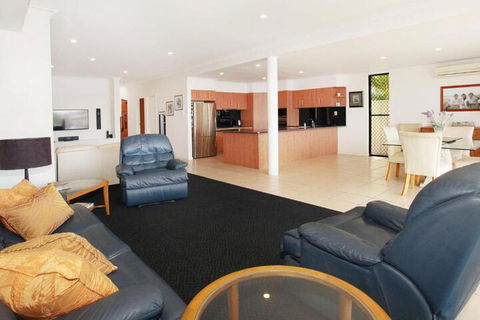 St Lucia 11 Four Bedroom Canal Home With Pool - New South Wales Tourism  2
