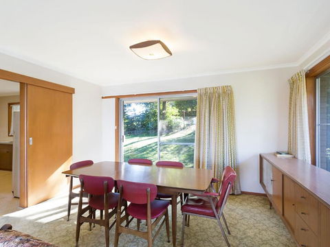 2 Water Crescent Retro Haven - New South Wales Tourism  2
