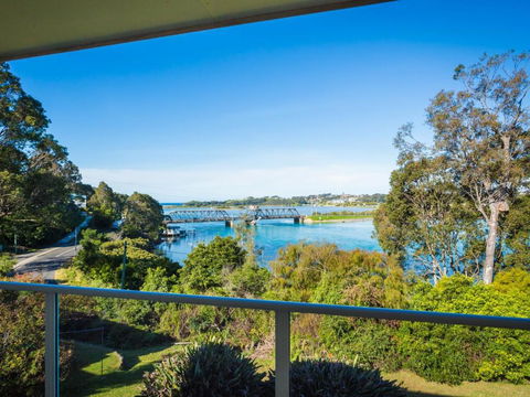 2 Water Crescent Retro Haven - New South Wales Tourism  6