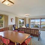 2 Water Crescent Retro Haven - New South Wales Tourism  0