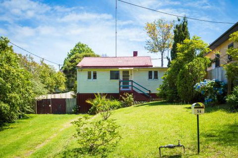 Pet Friendly Beach Cottage At Ballingalla - New South Wales Tourism  1