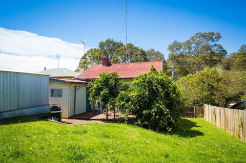 Pet Friendly Beach Cottage At Ballingalla - New South Wales Tourism  3