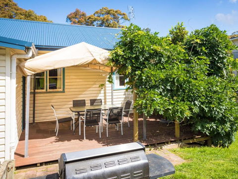 Pet Friendly Beach Cottage At Ballingalla - New South Wales Tourism  5