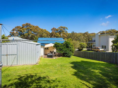 Pet Friendly Beach Cottage At Ballingalla - New South Wales Tourism  4