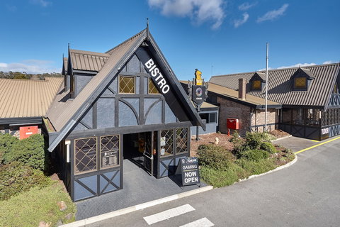 Olde Tudor Hotel - New South Wales Tourism  1