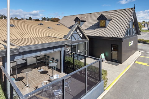 Olde Tudor Hotel - New South Wales Tourism  4