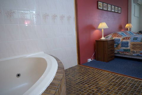 Motel Mount Gambier - New South Wales Tourism  6