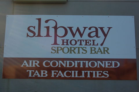 Slipway Hotel Motel - New South Wales Tourism  1