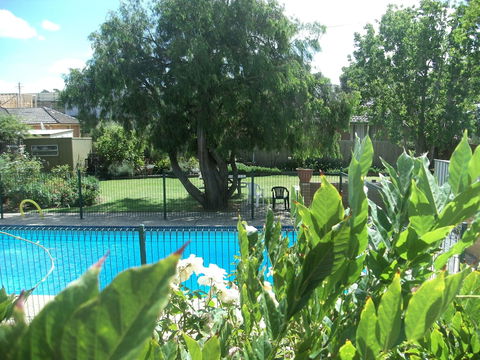 Parkwood Motel And Apartments - New South Wales Tourism  1
