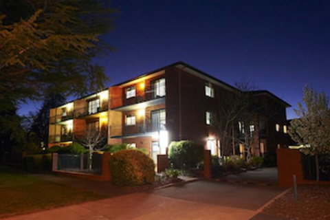Oxley Court Serviced Apartments - New South Wales Tourism  0