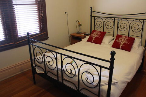 Burwood Bed And Breakfast - New South Wales Tourism  3