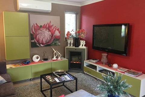 Crimson Villa - New South Wales Tourism  2