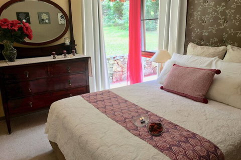 Crimson Villa - New South Wales Tourism  5