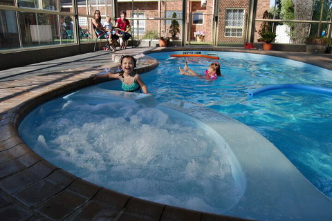 Arkana Motor Inn & Terrace Apartments - New South Wales Tourism  3