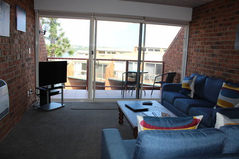 Pacific Heights Holiday Apartments & Munn's Tower House - New South Wales Tourism  1