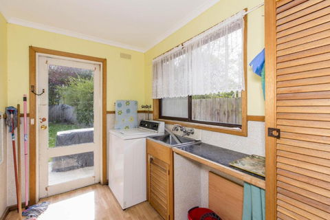 HOLIDAY On NAUTILUS INVERLOCH - New South Wales Tourism  2