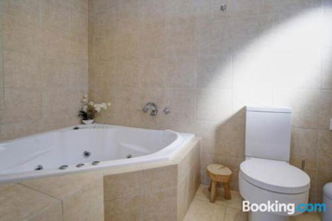 ROCKPOOL (4 Night Min) - New South Wales Tourism  4