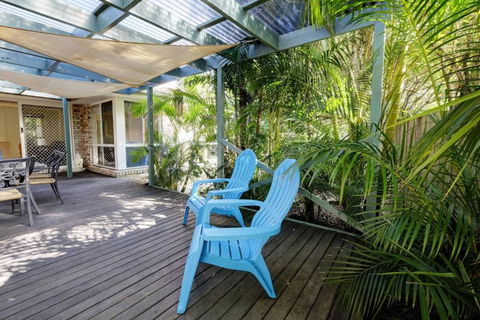 FRANGIPANI BEACH HOUSE PET FRIENDLY 22 Belbourie Cres Boomerang Beach - New South Wales Tourism  5
