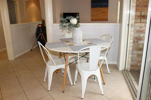 FRANGIPANI BEACH HOUSE PET FRIENDLY 22 Belbourie Cres Boomerang Beach - New South Wales Tourism  3