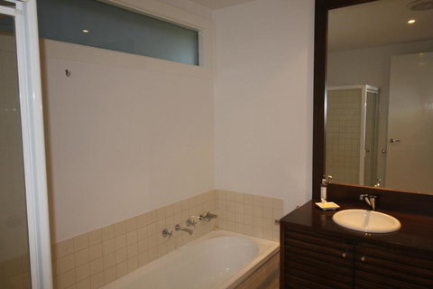 Breakers Holiday House - New South Wales Tourism  3