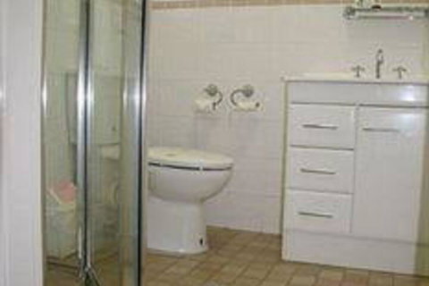 Queensgate Motel - New South Wales Tourism  6