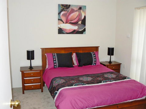 Geraldton Luxury Retreat 2 With Free Netflix - New South Wales Tourism  4