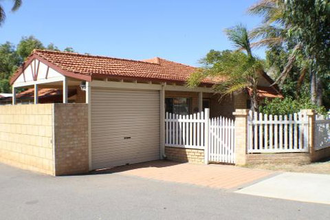 Geraldton Luxury Retreat 2 With Free Netflix - New South Wales Tourism  5
