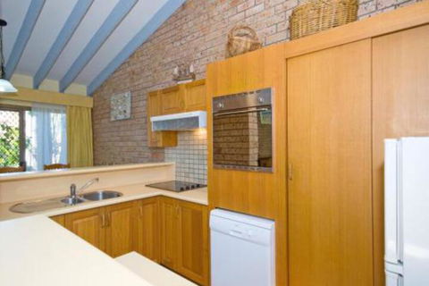 Gowrie Avenue Bay Parklands Townhouse 04 2 - New South Wales Tourism  3