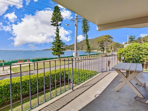 Shoal Bay Road Shoal Towers Unit 03 11 - New South Wales Tourism  3