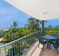 Sunshine Cove across the road from the beach - New South Wales Tourism 