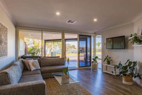 Starboard Views Kalbarri River Front Apartment - New South Wales Tourism  6