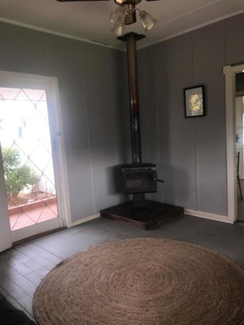 Cosy Country Cottage With AirCon - New South Wales Tourism  4