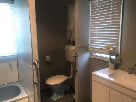 Cosy Country Cottage With AirCon - New South Wales Tourism  5