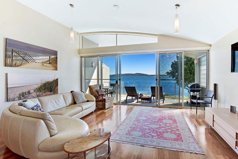 Breath Taking Waterfront! - New South Wales Tourism  6