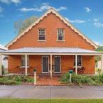 Eliza 1875 Red Brick Duplex Townhouse - New South Wales Tourism  0