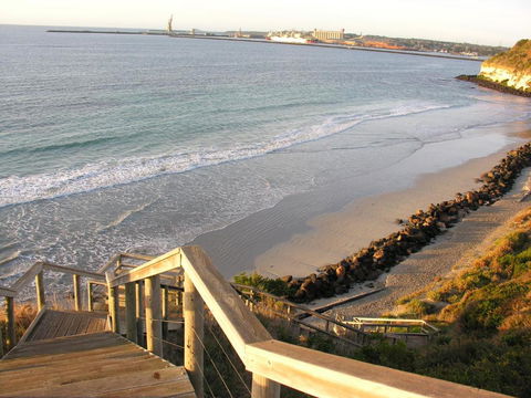 Clifftop Apartments Portland Vic - New South Wales Tourism  4