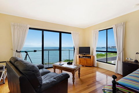 Clifftop Apartments Portland Vic - New South Wales Tourism  6