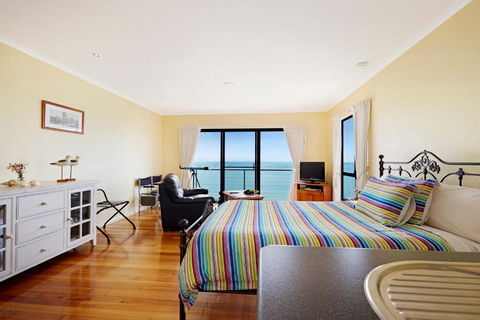 Clifftop Apartments Portland Vic - New South Wales Tourism  3