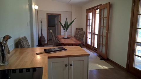 Book Keepers Cottage - New South Wales Tourism  5