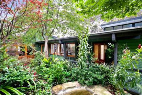 The Black Cockatoo Secret Garden Mountains Home - New South Wales Tourism  0
